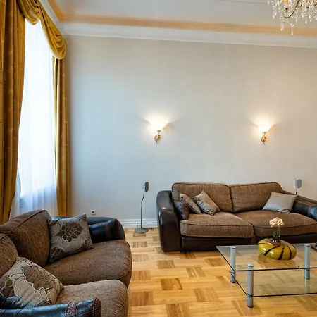 Old 2 Bedroom Vecpilsetas Street דירה