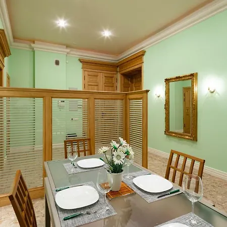 Old 2 Bedroom Vecpilsetas Street * ריגה
