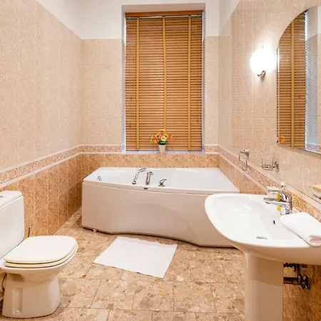 Old 2 Bedroom Vecpilsetas Street * ריגה
